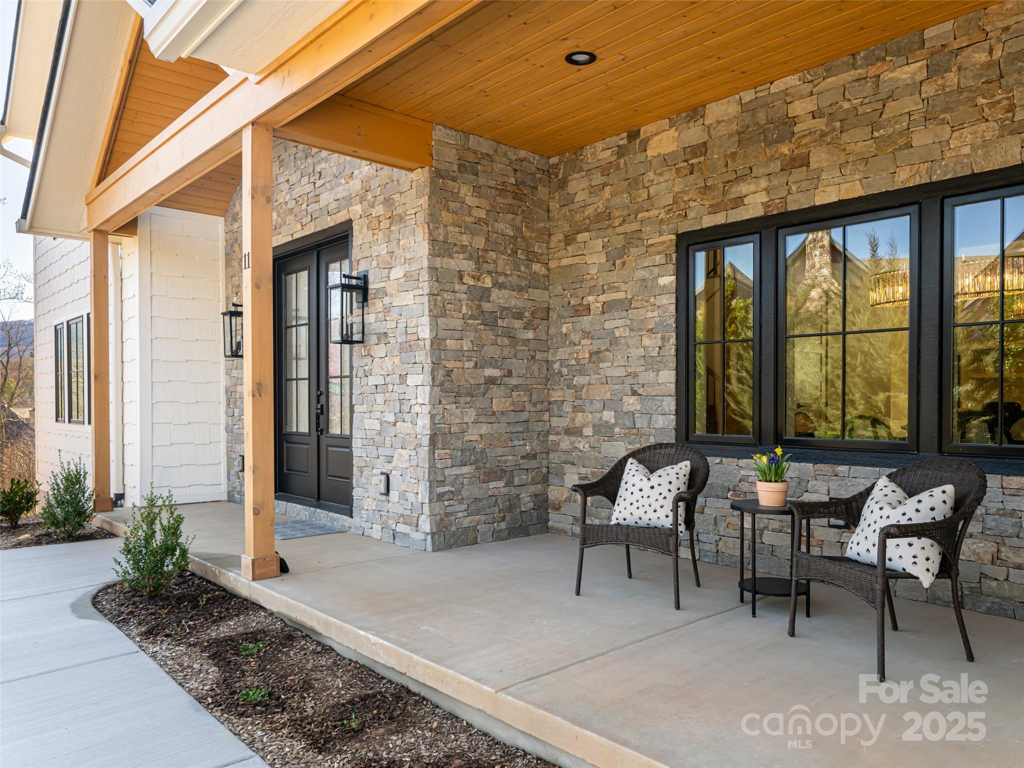 11 Magnolia View Trail