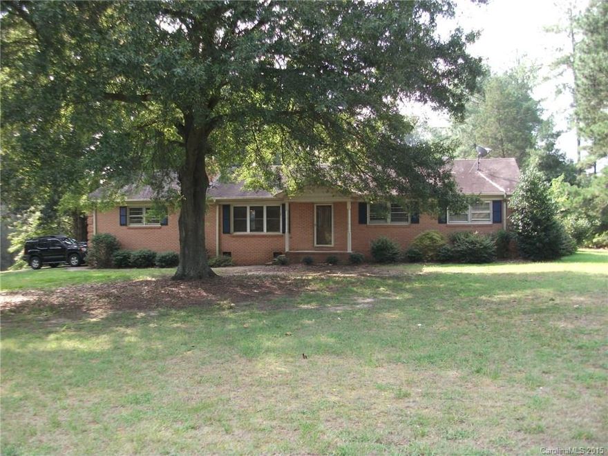 4 Bedrooms, 3 Baths, Granite Kit. Counters, Hardwoods in Living/Kit/Dining, Master Suite has soaking tub & Separate Shower & enclosed water closet, 2 lavatories & walk-in closet; Den or Office; 2 Car Garage all on 1+ Acre Corner Lot with storage bldg., minutes to New Harrisburg Elementary School. No smokers, Good Credit Only.