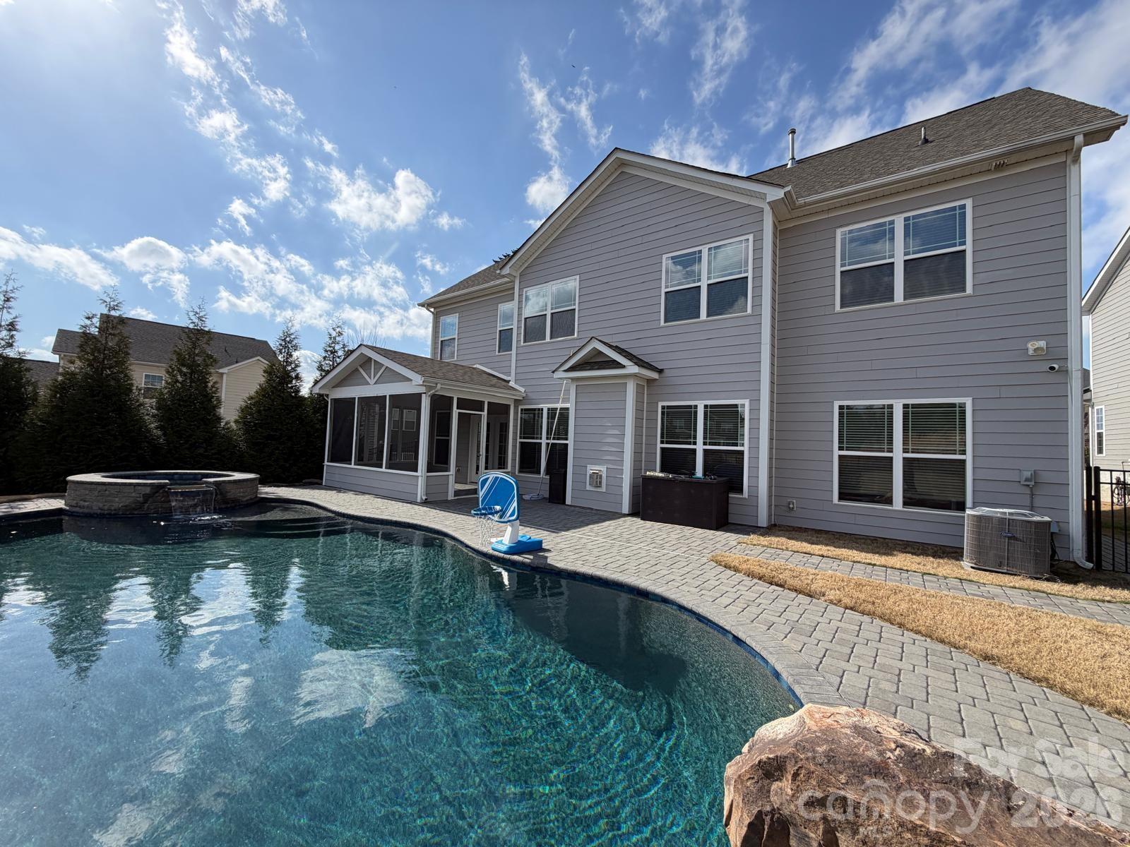 964 Bellegray Lane NW