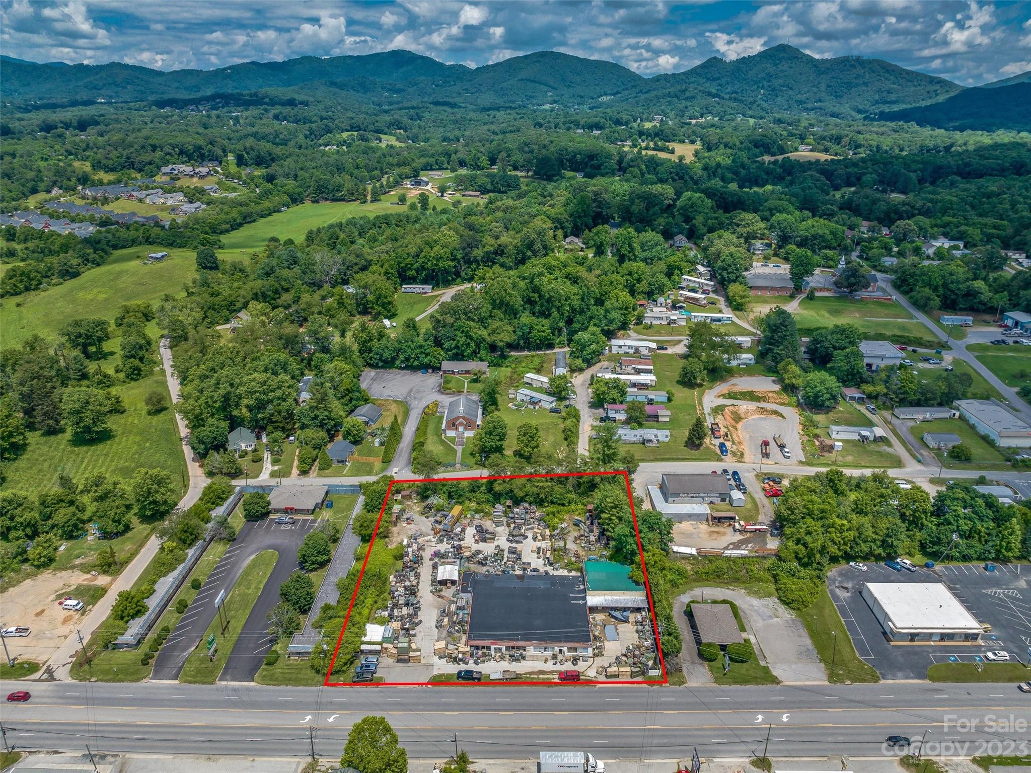 Main image without alt text