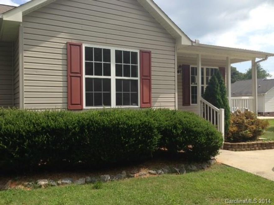 PRICE REDUCED!!! This property is eligible under the Freddie Mac First Initiative through 07/19/2014. Seller will give up to a $500 credit for HOW of Buyers plan choice for Owner Occupant purchasers ONLY!