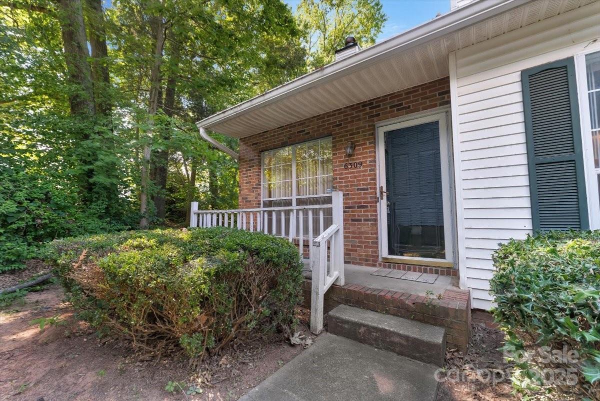 6309 Windsor Gate Lane