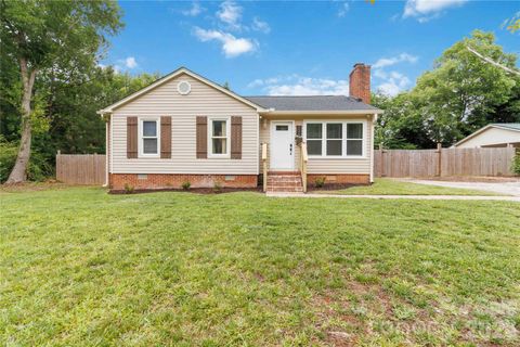 Photo for 992 Twin Lakes Road
