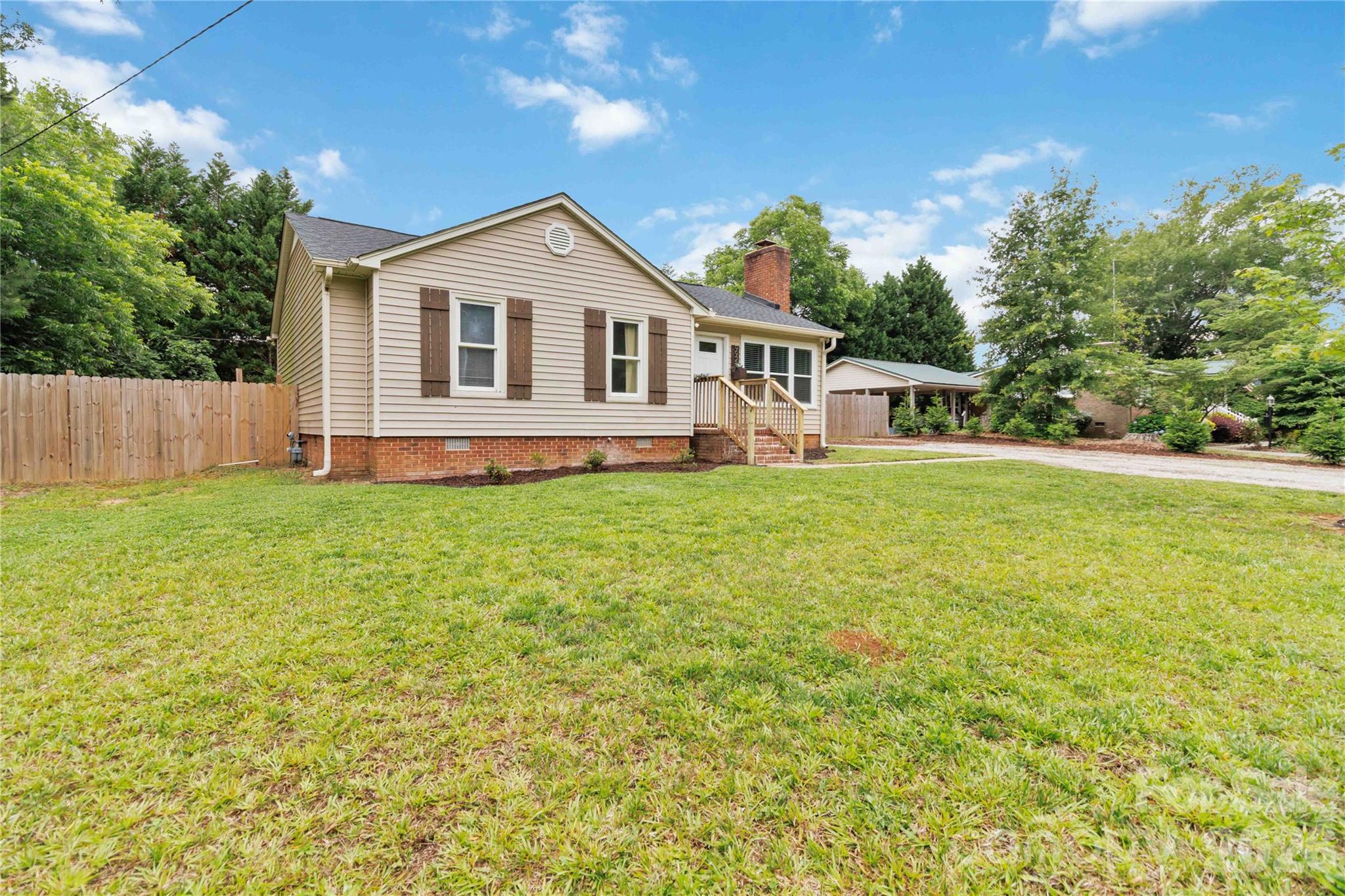 992 Twin Lakes Road