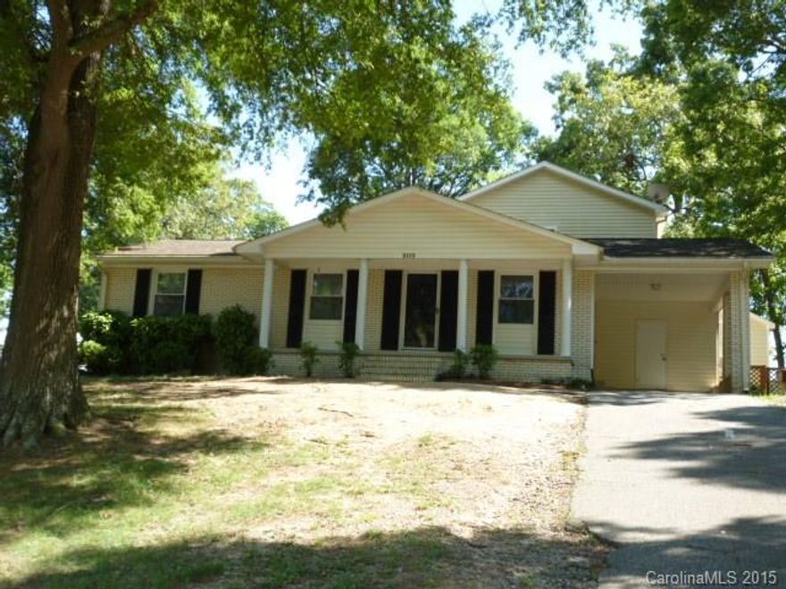 This five bedroom home is in an established neighborhood and will surprise you! Enjoy a rocking chair front porch, your own garden for fresh vegetables, or a workshop in the back.  Master bedroom on the main level and one bedroom upstairs all to itself for extra privacy.  Just minutes from I-85, hospital and schools.