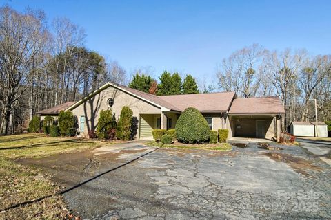 1015 Elizabeth Drive Dallas NC 28034