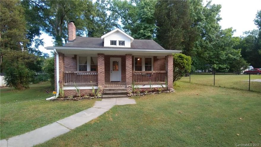 CHARMING Ranch style home with large size bedrooms, open floor plan with original hardwood floors and high ceilings.  Fresh Paint throughout the home! All appliances to remain including washer and dryer! Crawl space large enough to use as additional storage space.  No HOA! Excellent home for first time homebuyer!