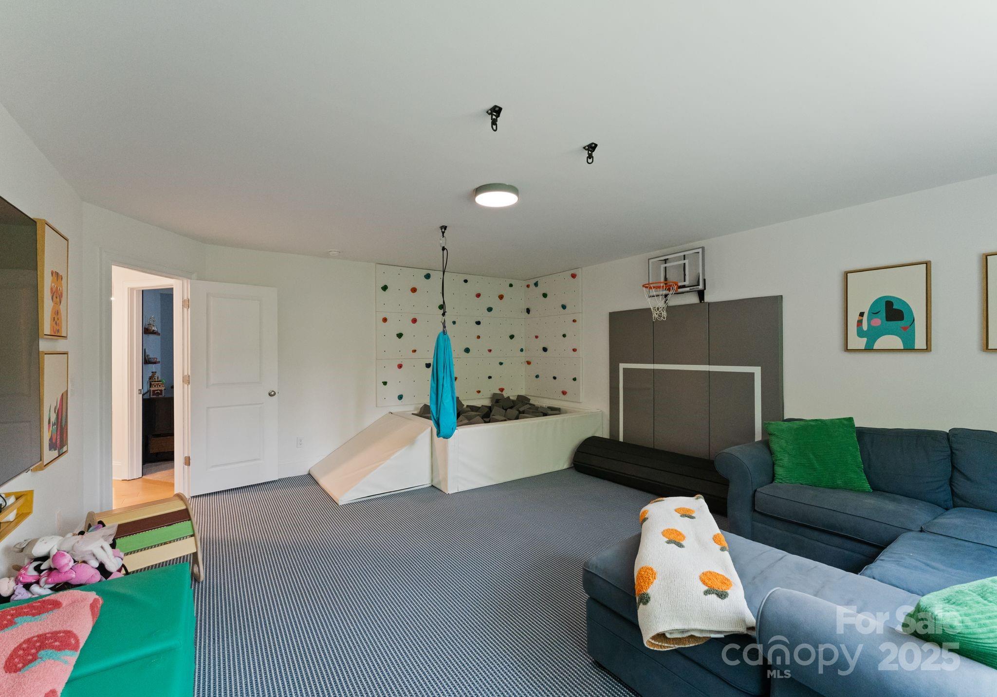 Oxford Manor - Residential