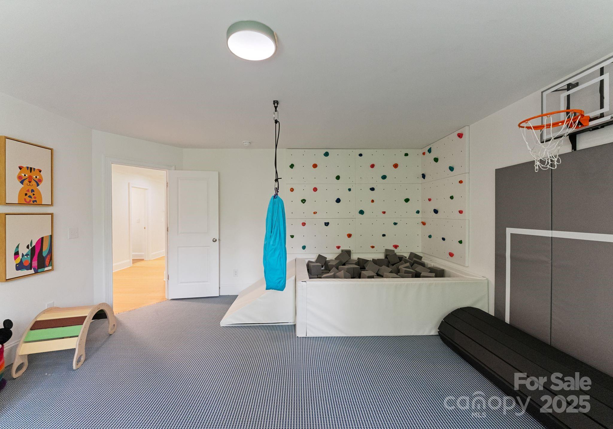 Oxford Manor - Residential