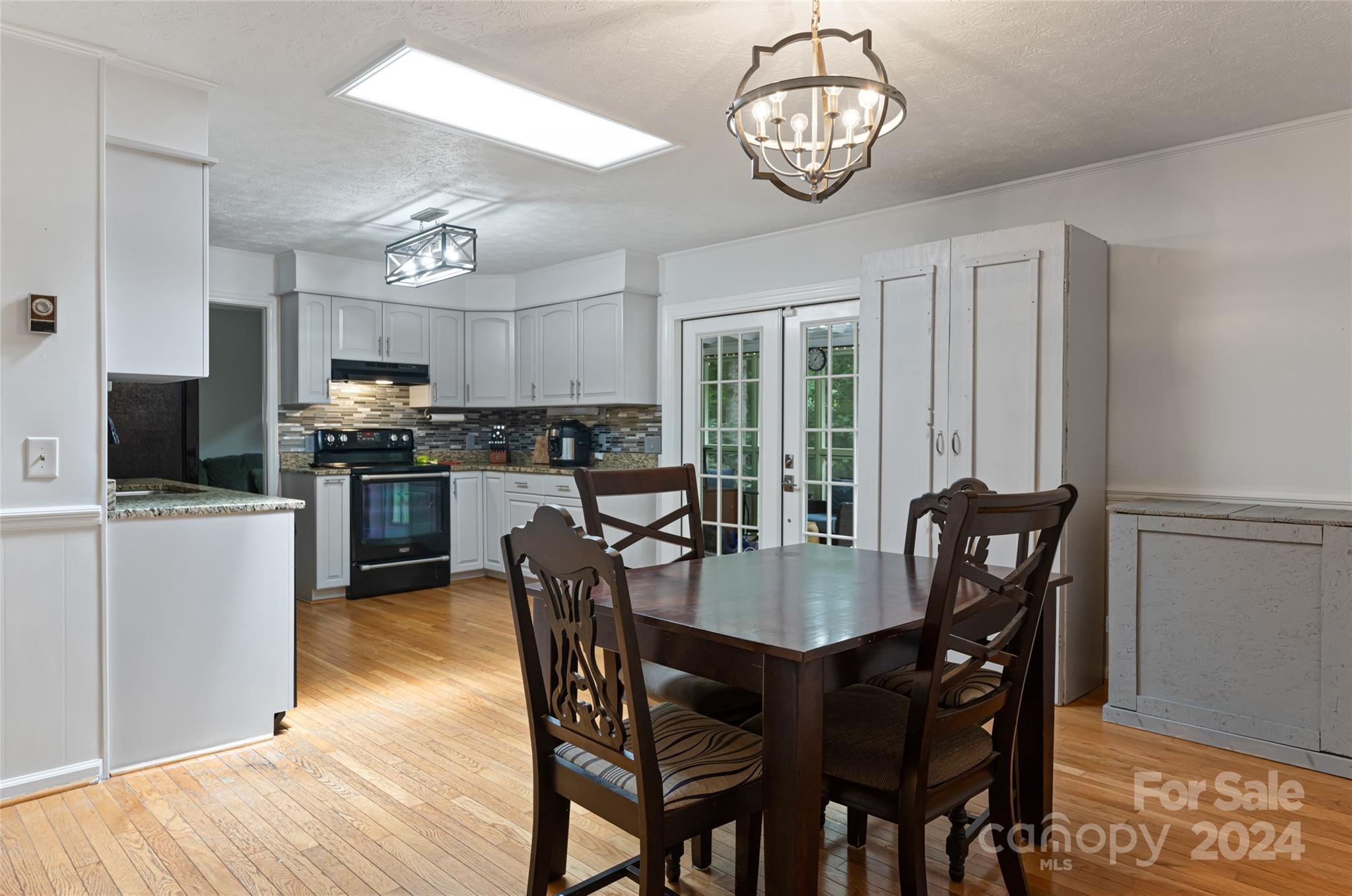 English Hills - Residential