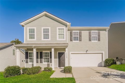 Photo of 11123 SilverGlen Lane, Charlotte, NC 28262 (MLS # 4330204)