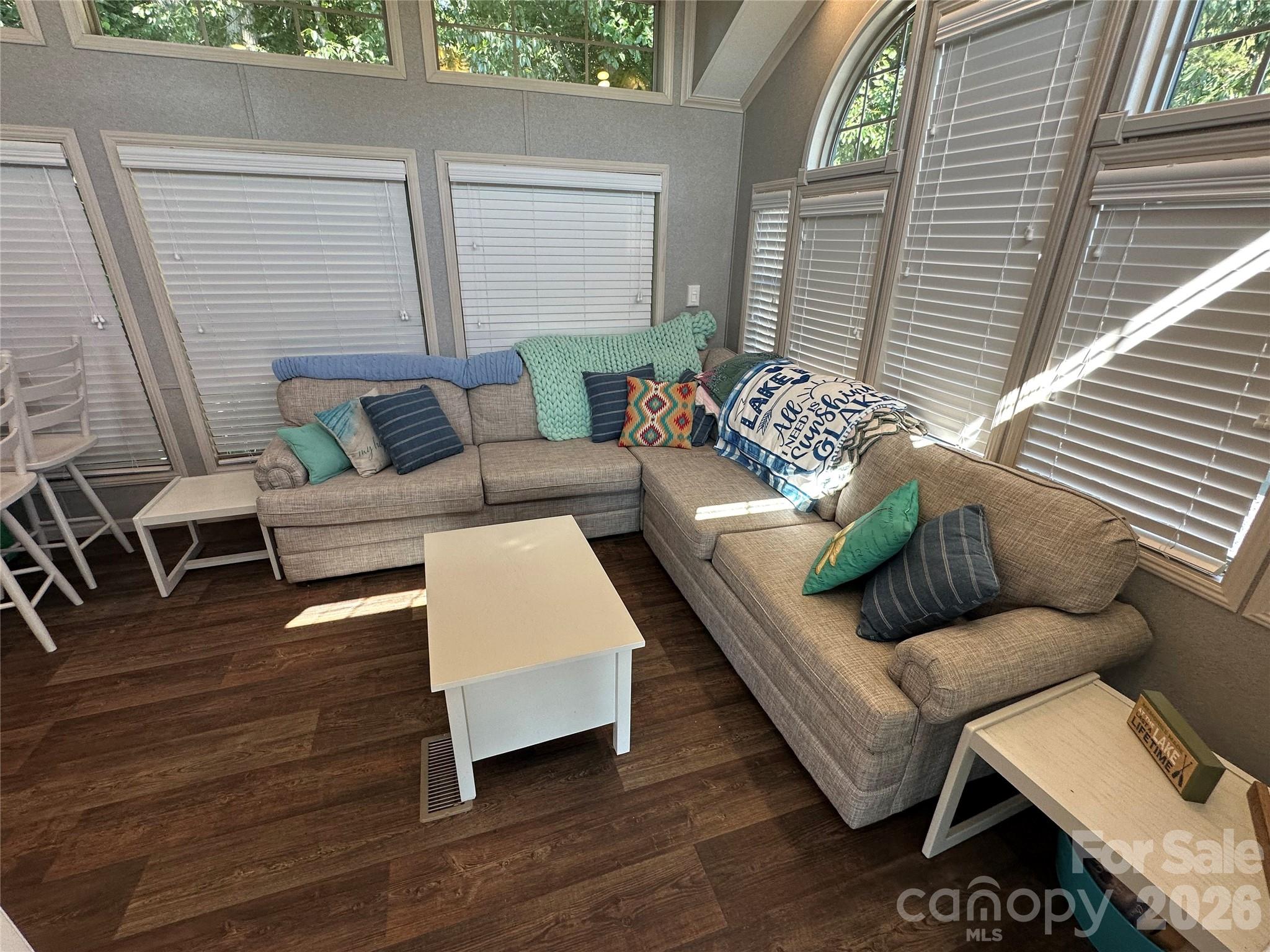 160 Grand View Drive