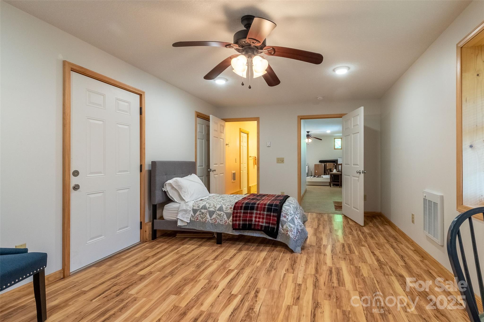 Noahs Landing - Residential