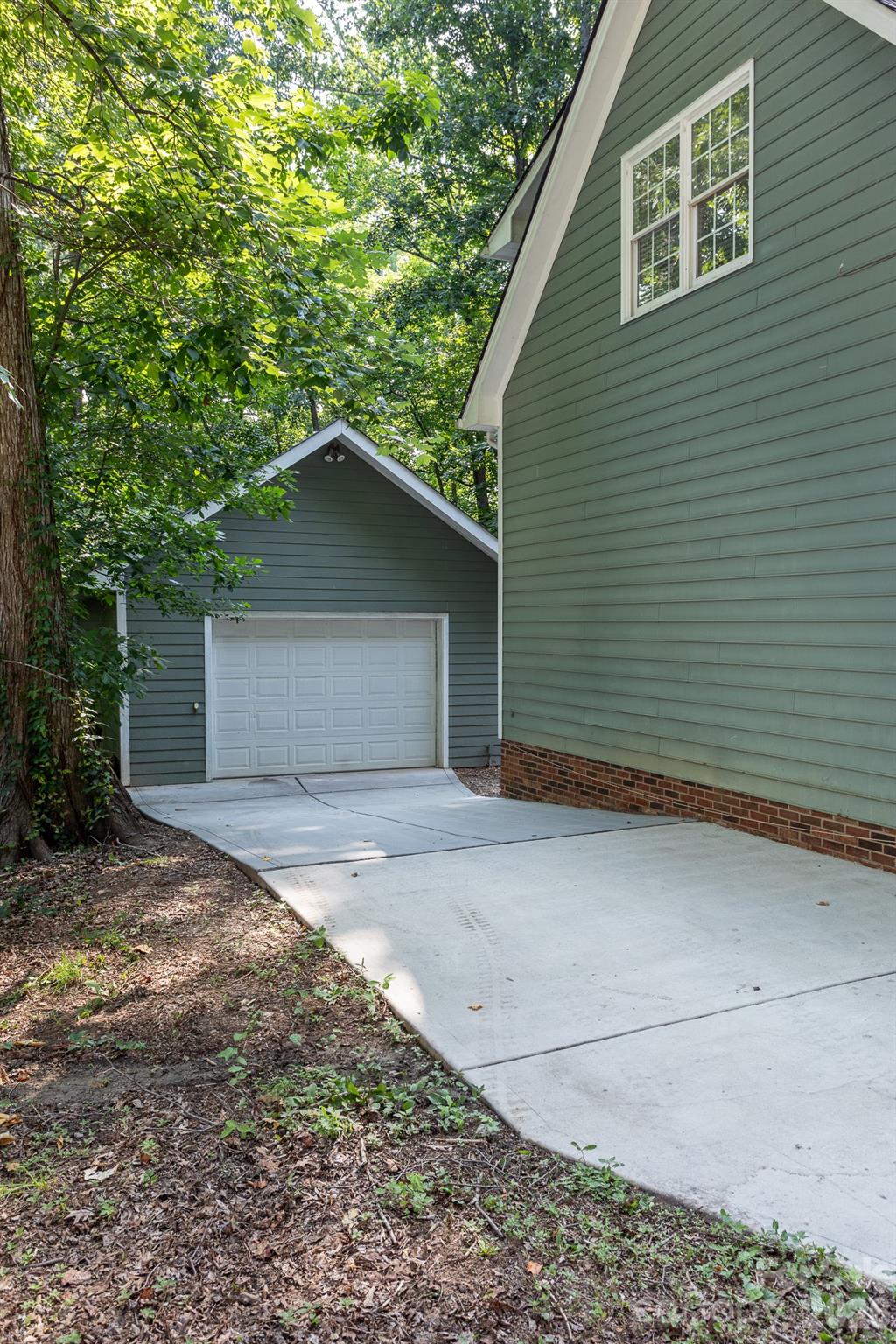 8907 Magnolia Estates Drive