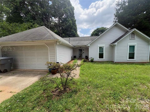 Photo of 8410 Gidleigh Court, Charlotte, NC 28216 (MLS # 4398326)