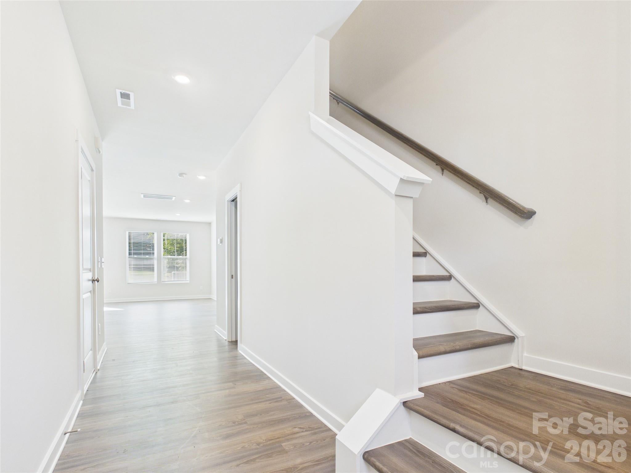 105 Dilling Street N 02