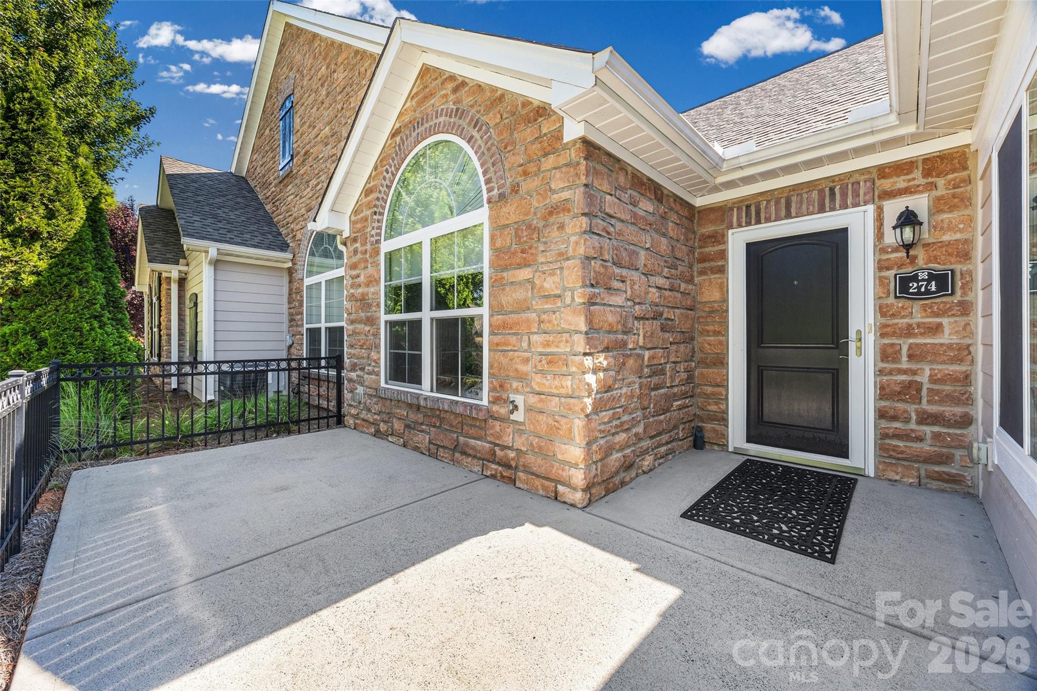 274 Lone Oak Circle