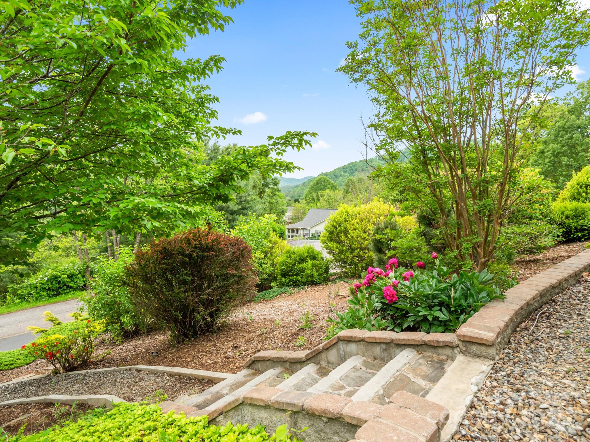 106 Thistle Tree Way