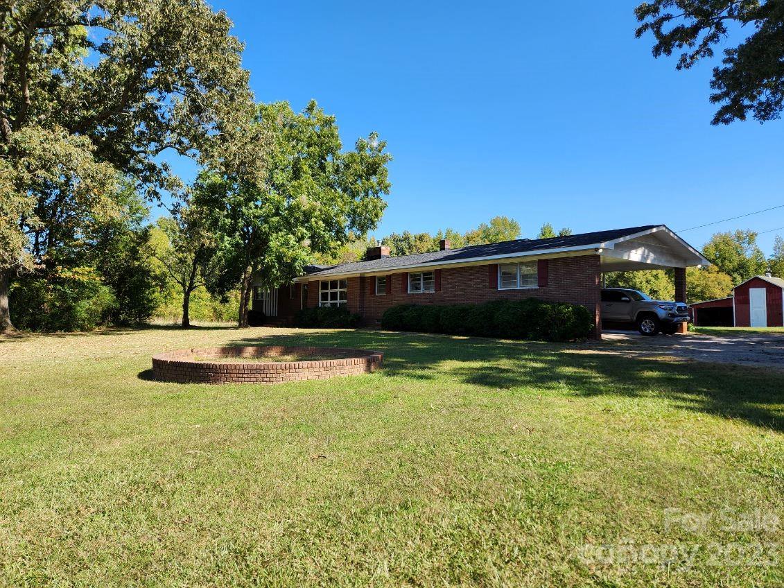 2632 Charlotte Highway