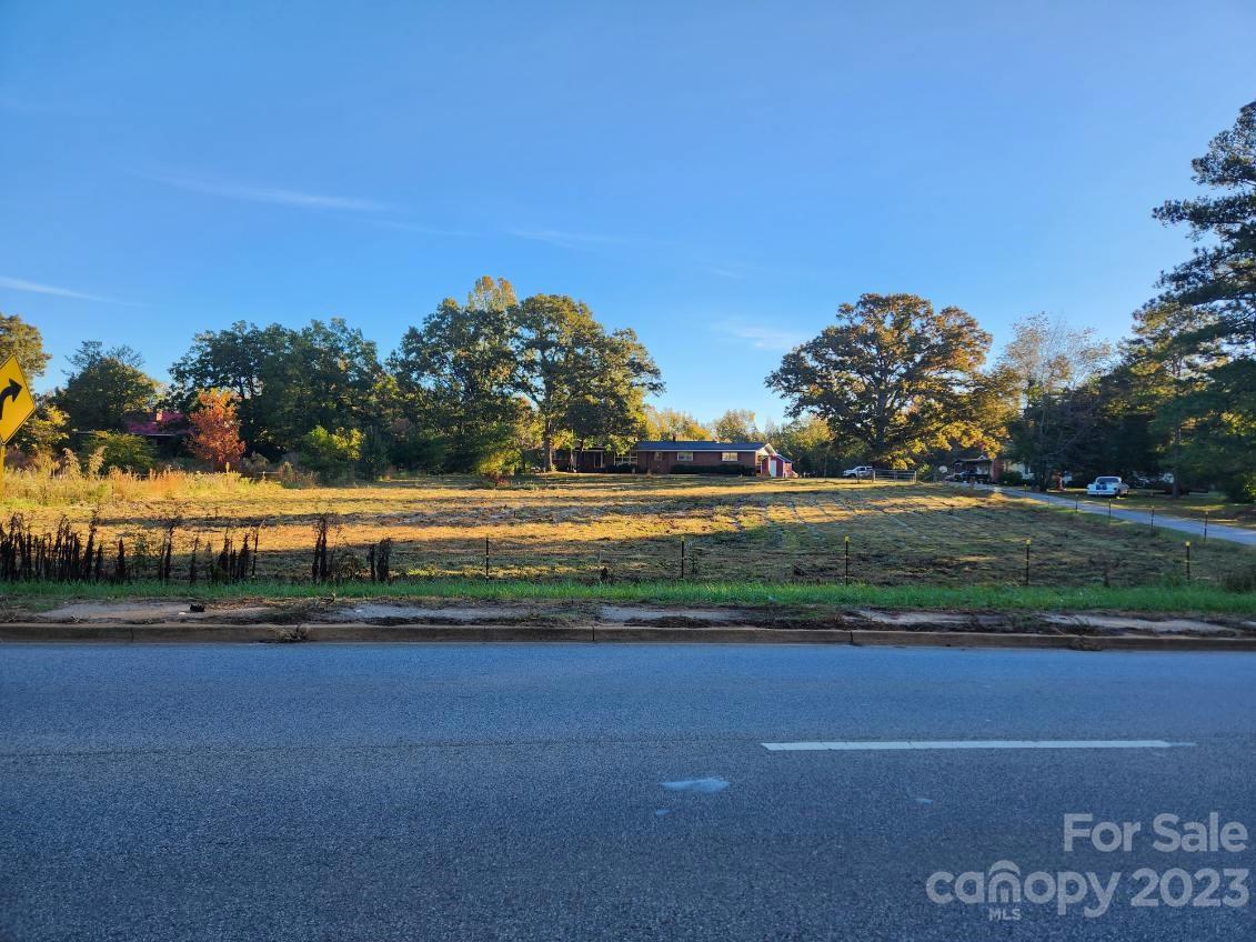 2632 Charlotte Highway