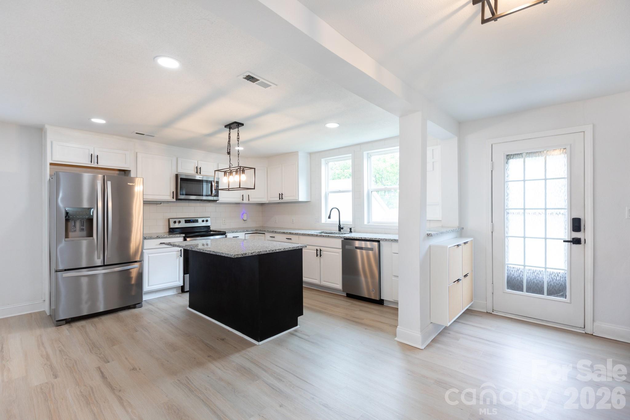 607 Old Charlotte Road SW