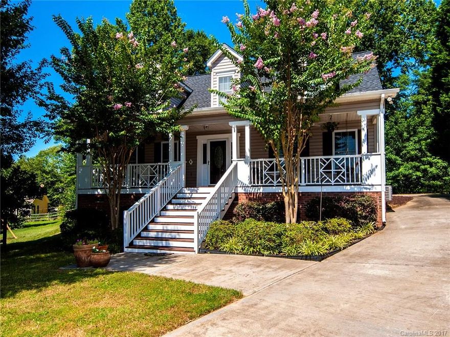 Don't miss this GORGEOUS home with a fantastic Southern porch in a cul de sac. Walking trails close by. Brand new stainless steal appliances and new bathroom light fixtures. Come stretch out on this beautiful fenced in yard. Close to grocery stores and shopping.