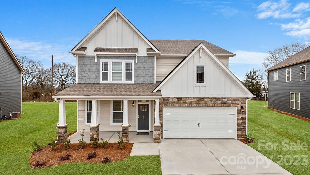 Photo 1 of 32 — 163 Fox Cove Road, Hendersonville, NC 28792