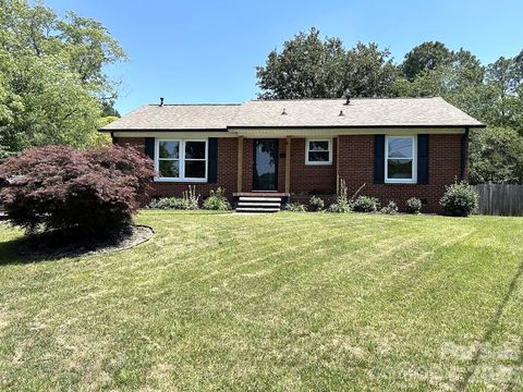 Photo of 7113 Sterncrest Place, Charlotte, NC 28210 (MLS # 4382341)