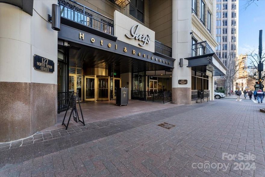 Experience the epitome of luxury living in this posh, uptown condo. With spacious rooms and soaring 13-foot ceilings, this is the perfect place to call home. Located in one of the most prestigious associations in the area, you'll enjoy full-time security, concierge services, and parking. Stay fit in the on-site fitness center, indulge in exquisite dining, and unwind at one of the three different bars. Plus, you'll be just steps away from all the best establishments uptown has to offer.

Inside the condo, you'll find brand new appliances and a large primary bedroom with an ensuite bathroom and oversized walk-in closet. The kitchen boasts bar seating overlooking the dining and living area, creating the perfect space for entertaining. And with televisions galore, you'll never miss a moment of your favorite shows.

Freshly painted, new tile flooring, newly renovated bathrooms, natural lighting galore and additional storage from HOA make this the perfect, turn-key low maintenance home!