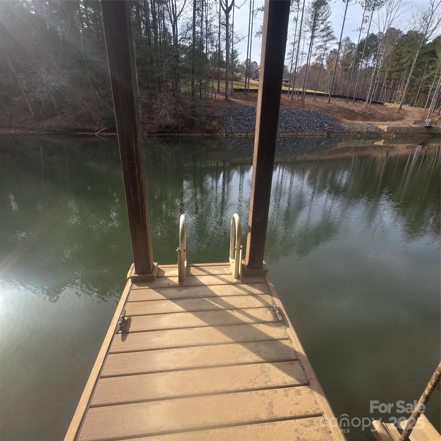 1096 Lake Vista Drive NE