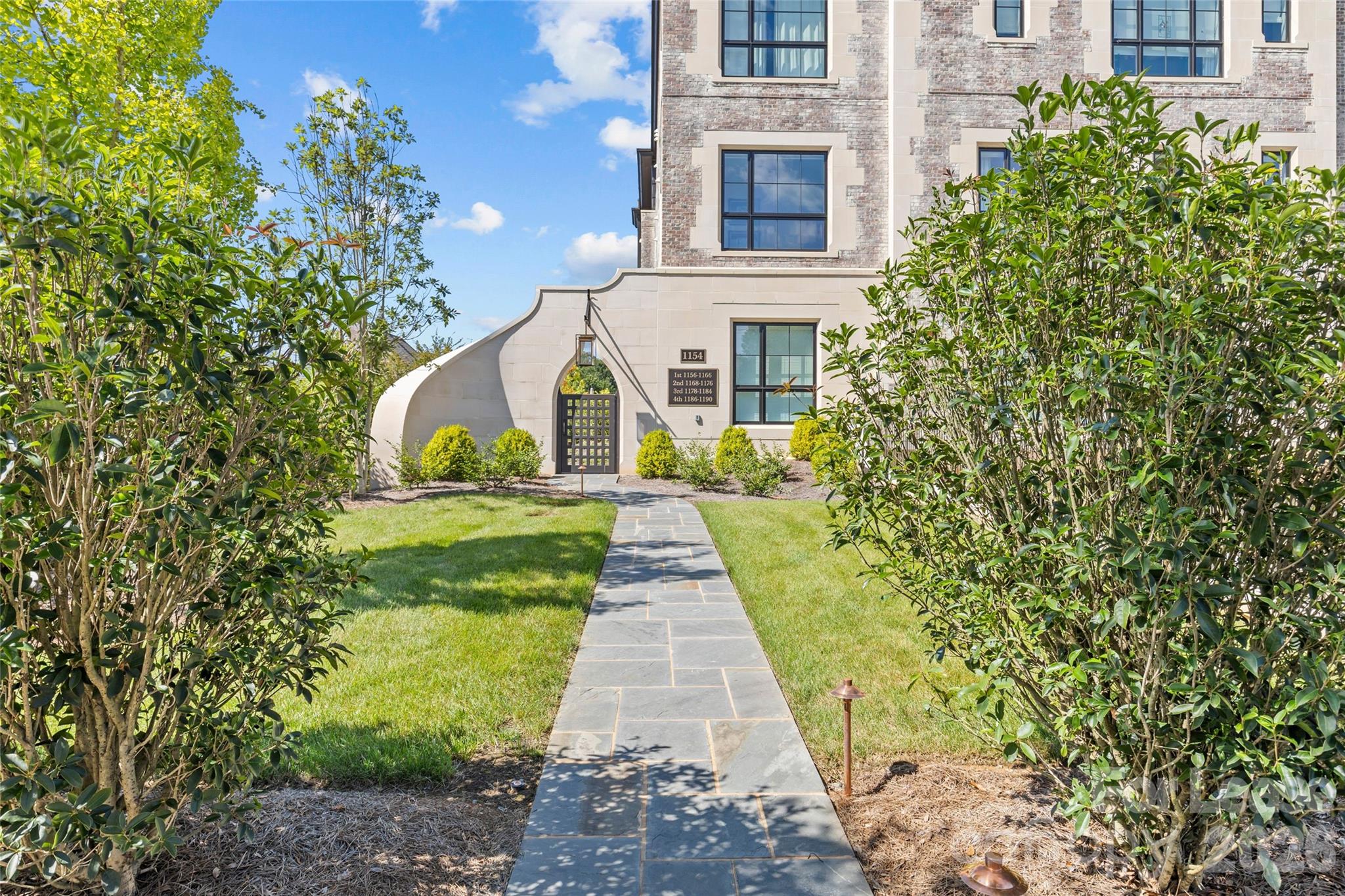 1172 Queens Road 8