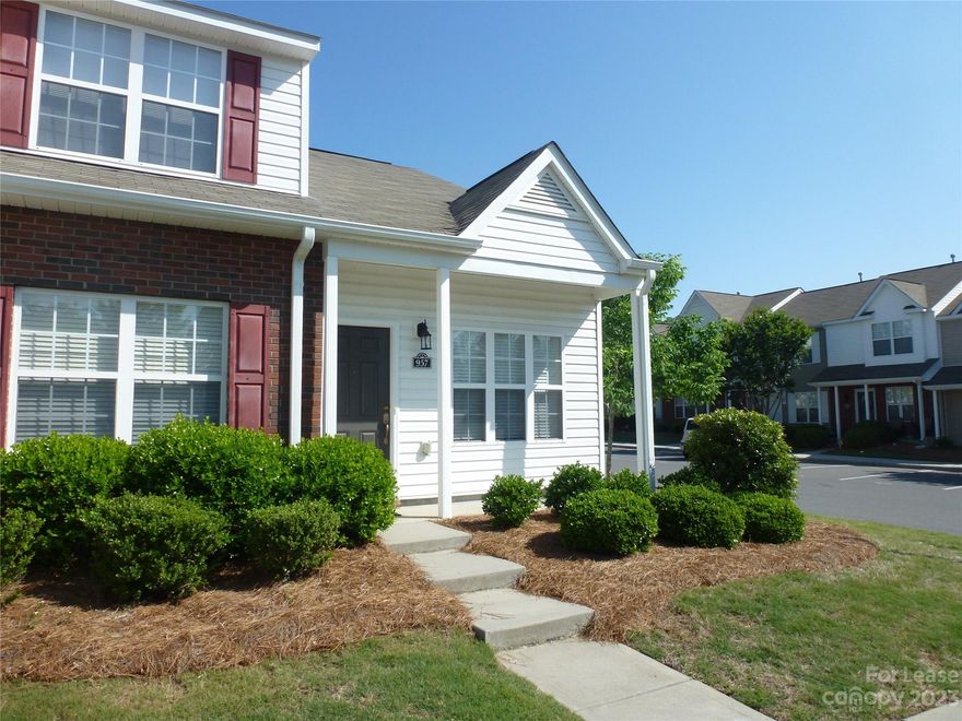 End Unit Townhome Located in Lexington Commons in Rock Hill, SC off of I-77, Very close to local shopping and restaurants 2 Bedrooms (Master is on the Main Level) & A Loft, 2.5 Bathrooms, Vaulted Great Room with Gas Fireplace, Eat in Kitchen with Range, Refrigerator, Microwave & Dishwasher.
No Smoking. Call Owner for All Pet Permission. Maximum Occupants 3.
Home is currently occupied. Viewing appointments will only be scheduled with approved applicants. Approximate availability date is 12/15/2023. (This date is not guaranteed and subject to change.)