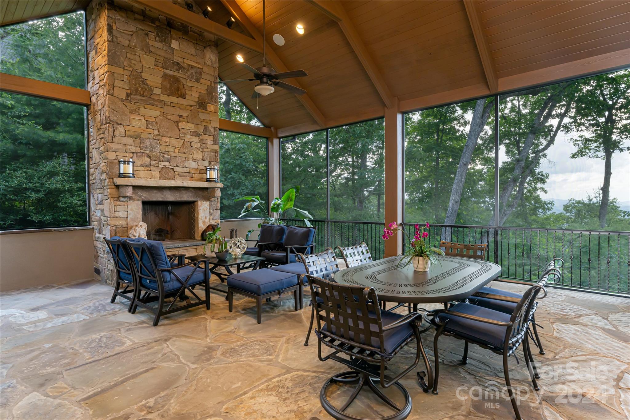 Reynolds Mountain - Residential