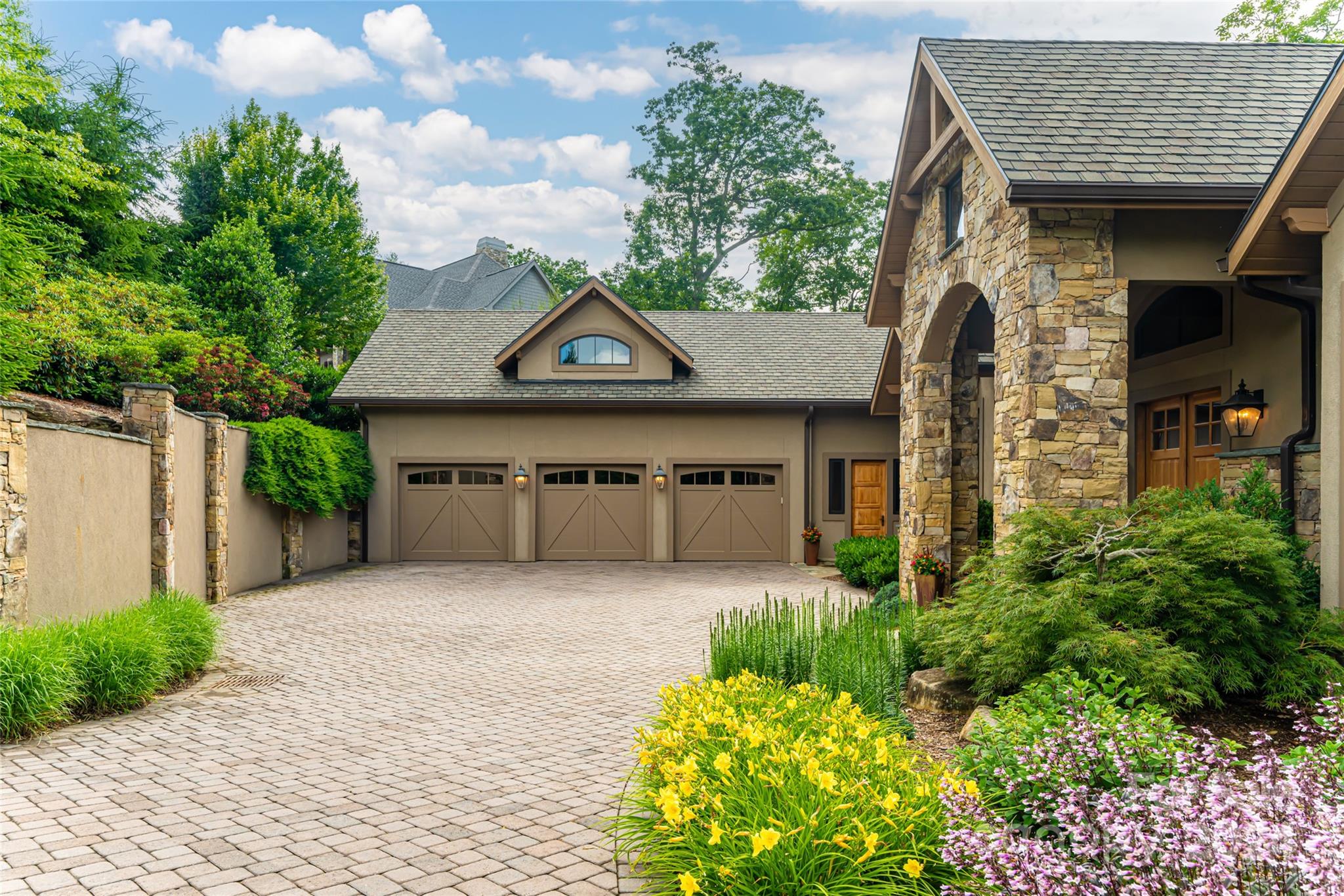 Reynolds Mountain - Residential