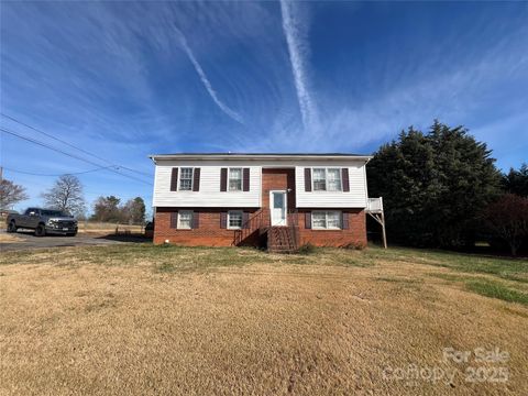 1182 Village Circle Hickory NC 28602