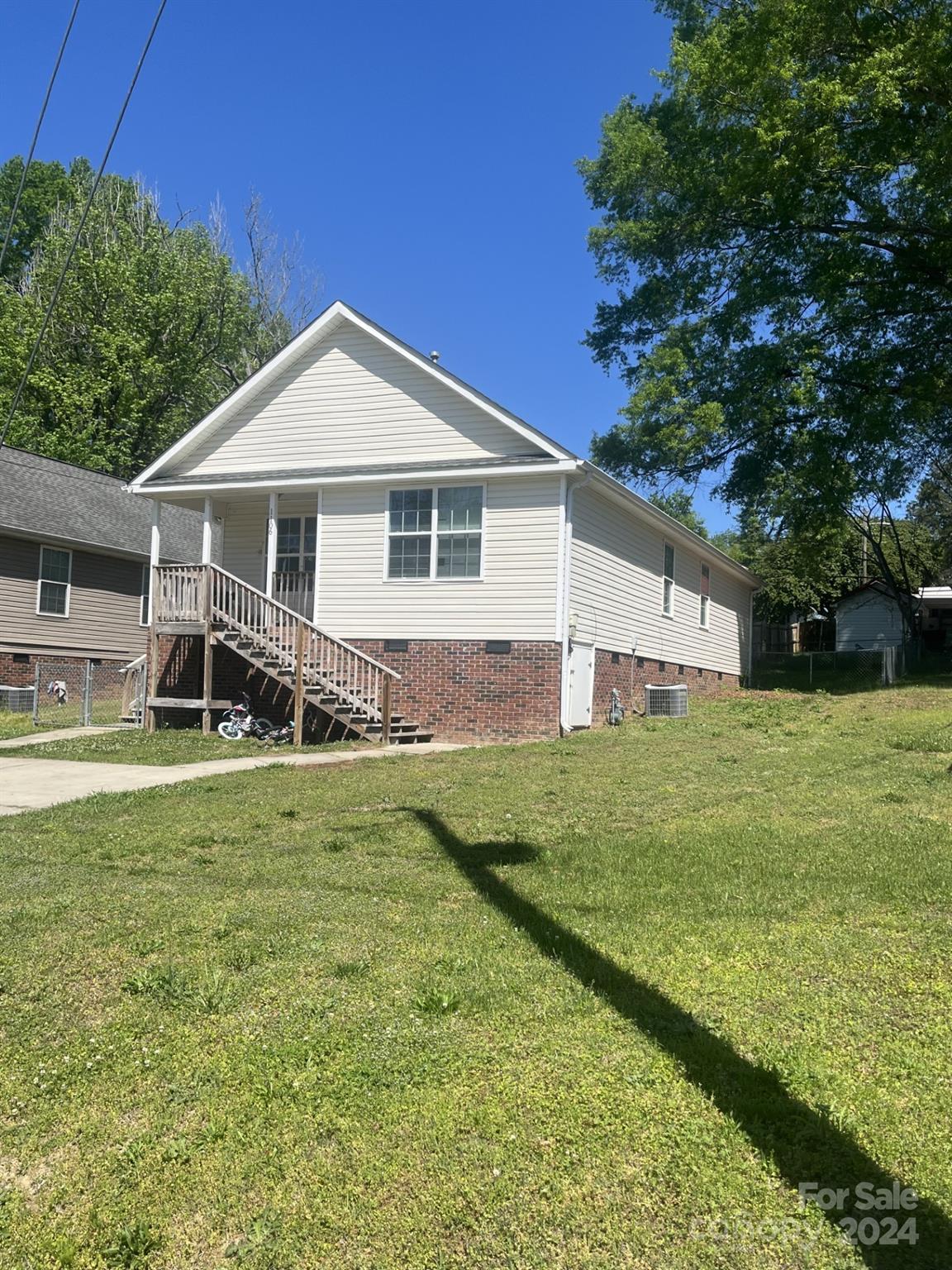 1245 Carolyn Avenue