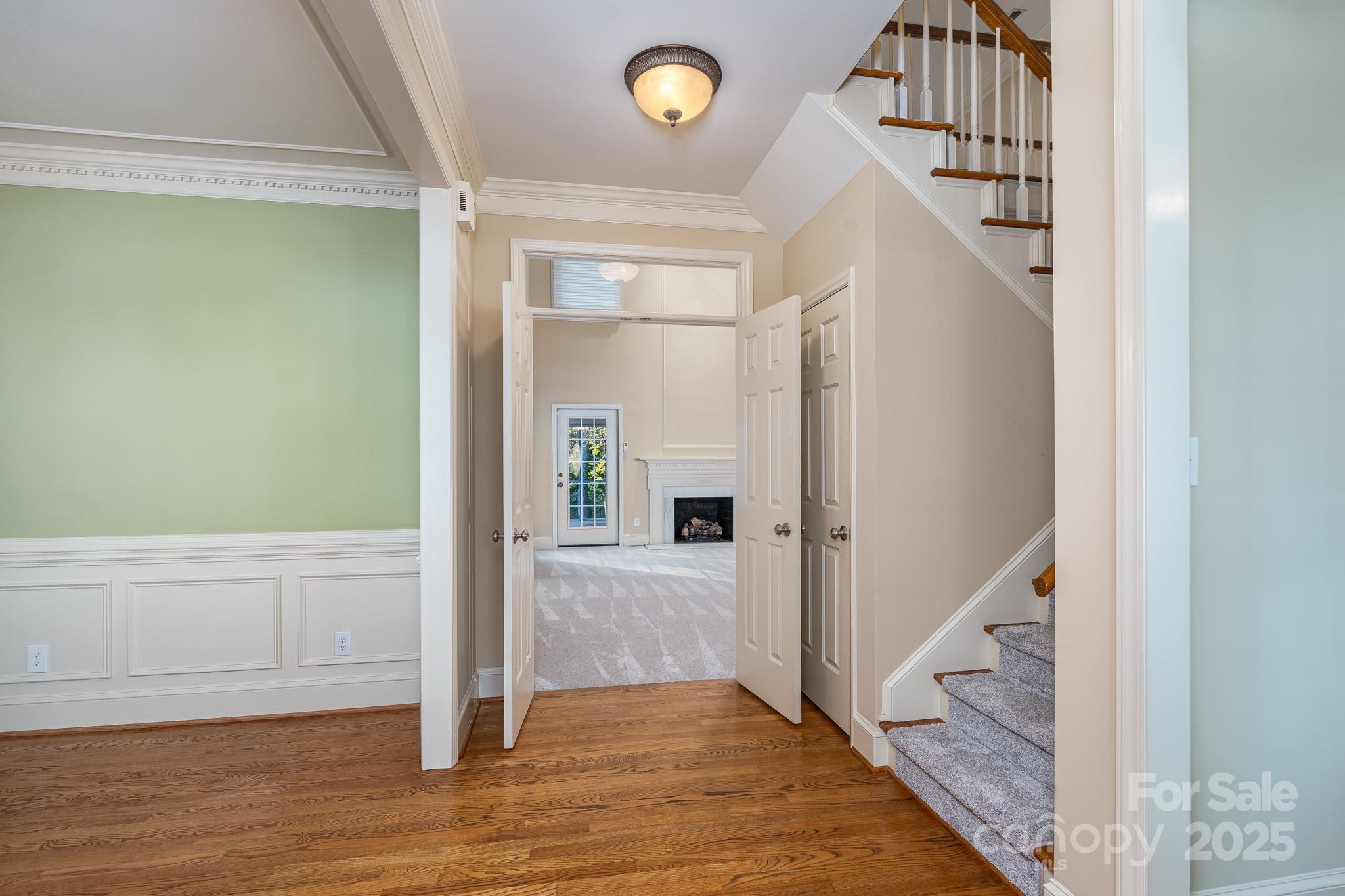 1087 Hummingbird Lane