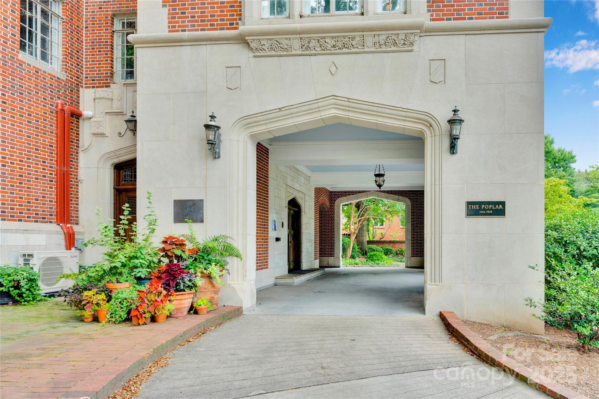 301 W 10th Street 306