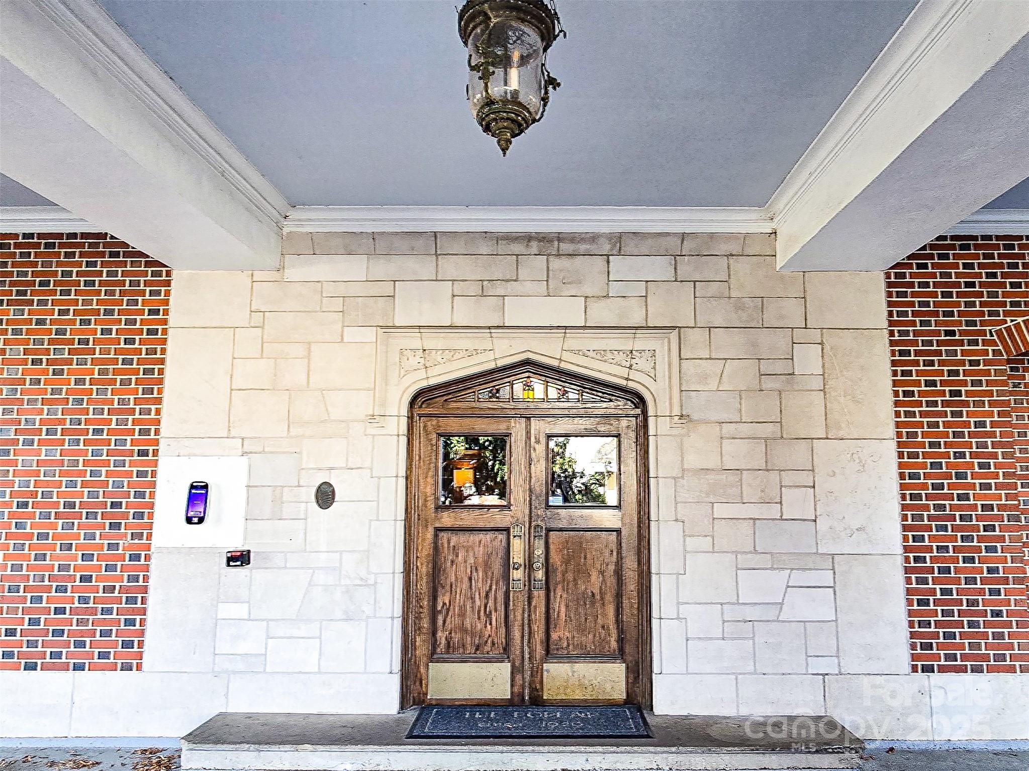 301 W 10th Street 306