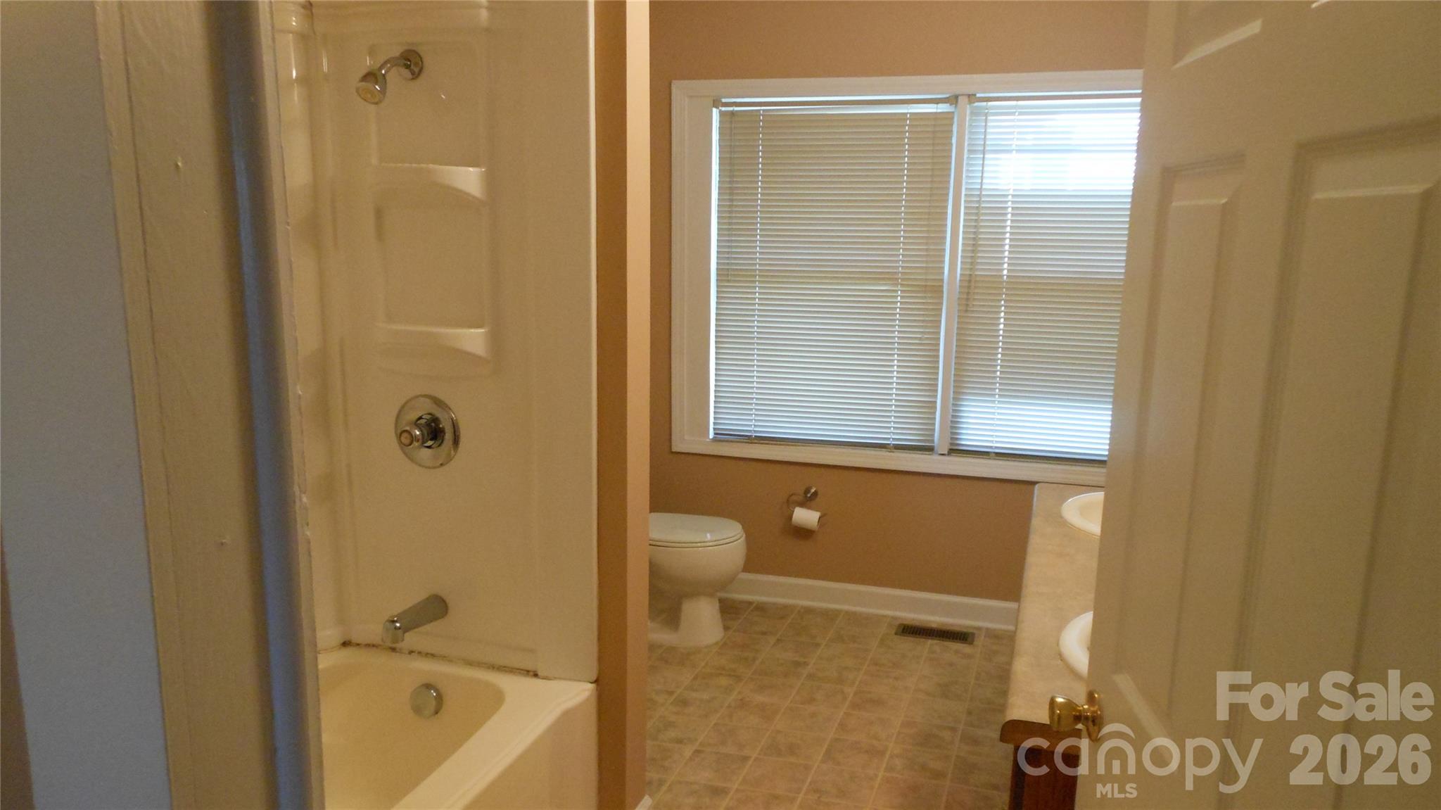 1514 W Walnut Avenue