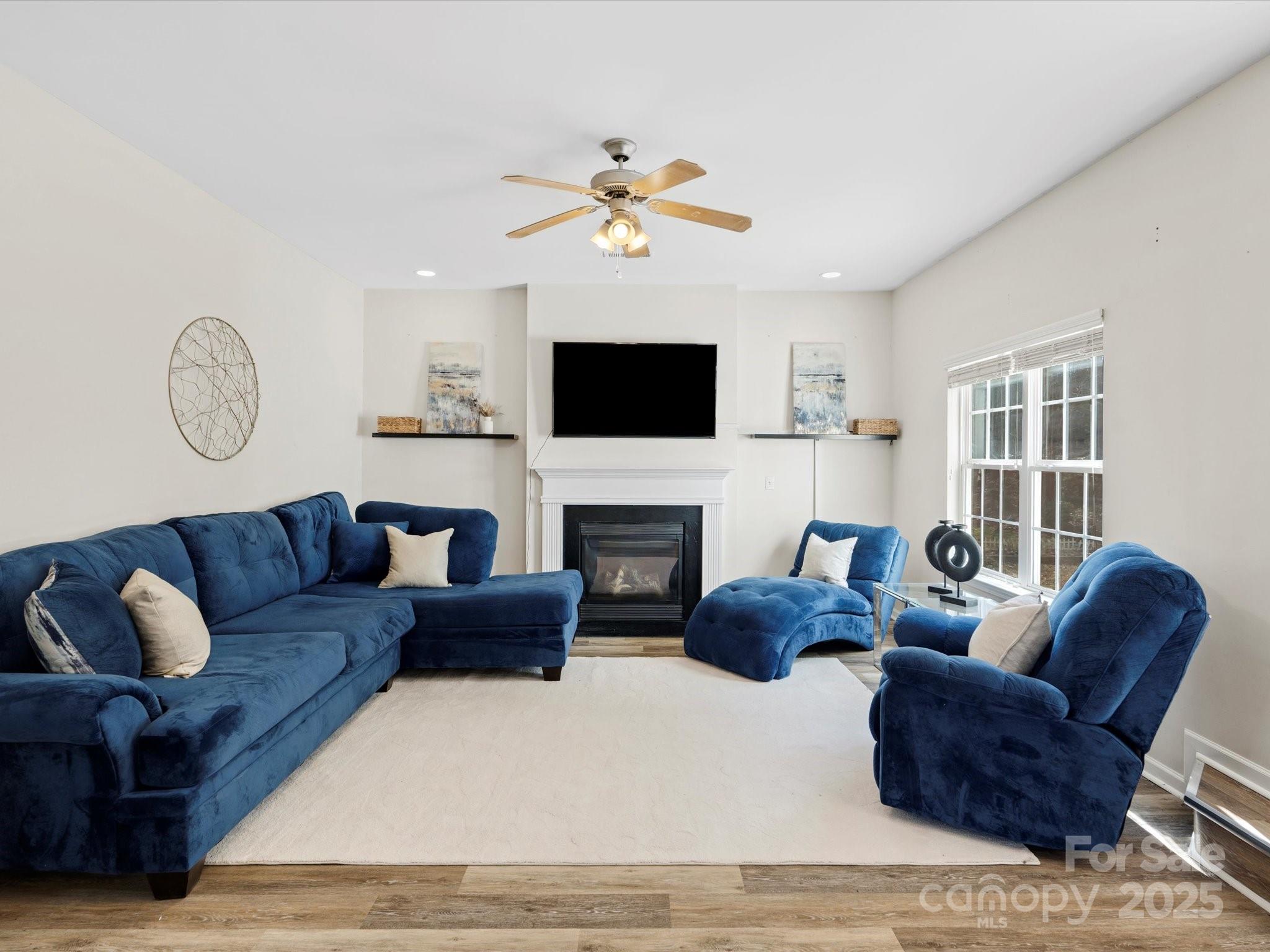 Sandy Pointe - Residential