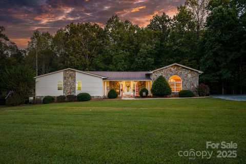 Photo of 1514 Ring Tail Road, Claremont, NC 28610 (MLS # 4310384)