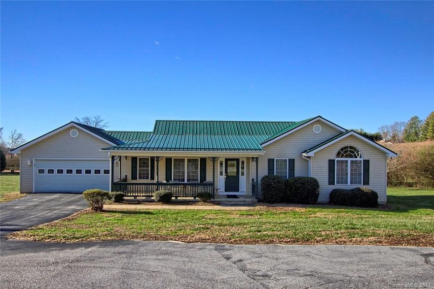 Come home to this immaculate home with its privacy and great location on a culdesac and backed by corn fields and apple orchards.  So safe for children to play or adults to enjoy the peaceful surroundings. Open floor plan affords view of living room & dining area with pleasant bay window. This home is so light and bright!  Gleaming hardwood floors & lovely tray and vaulted ceilings. Back deck for morning coffee or barbecue & entertaining. 
Large walk in closet in MBR & double sinks in M/ bath.