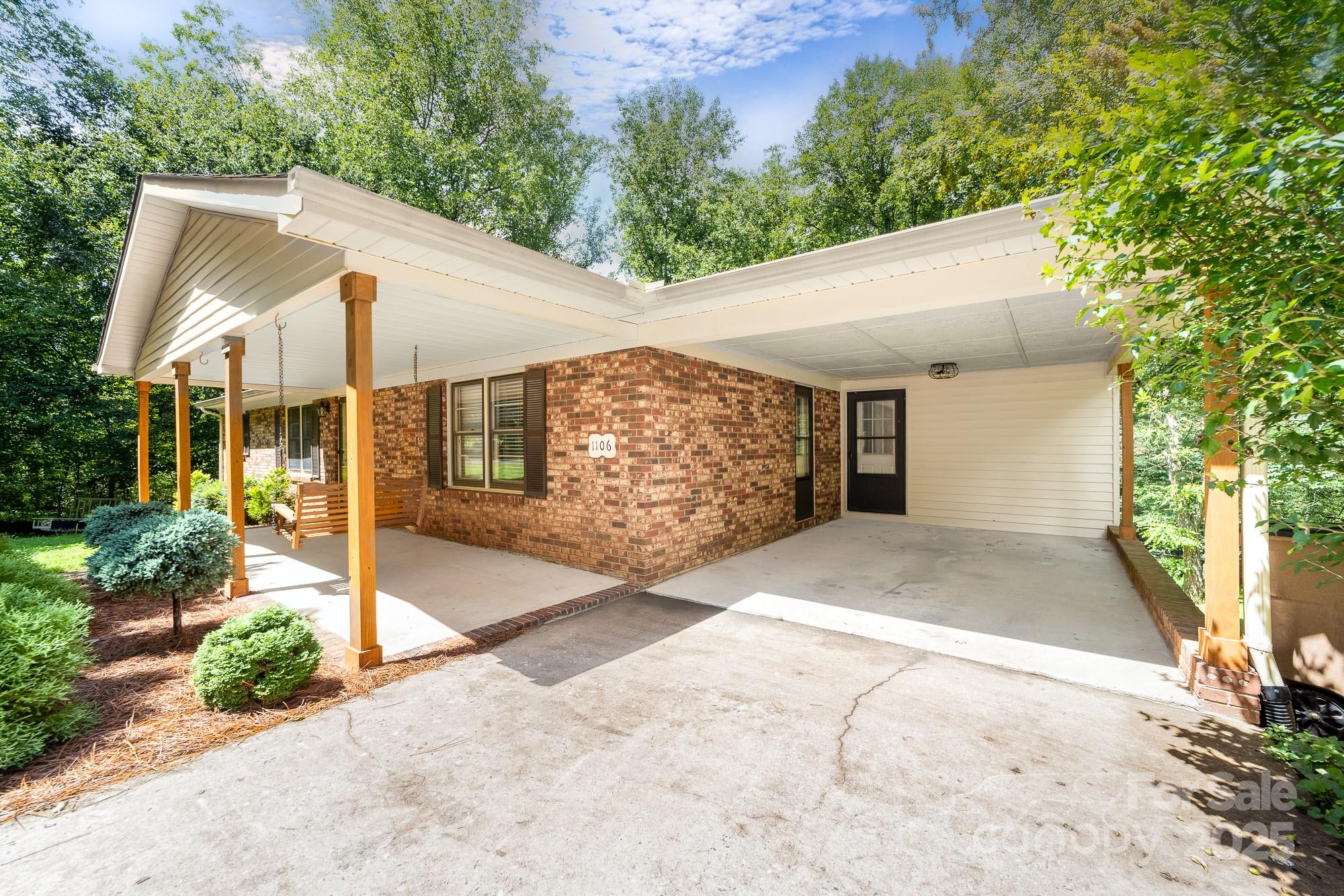 1106 Ladell Lane