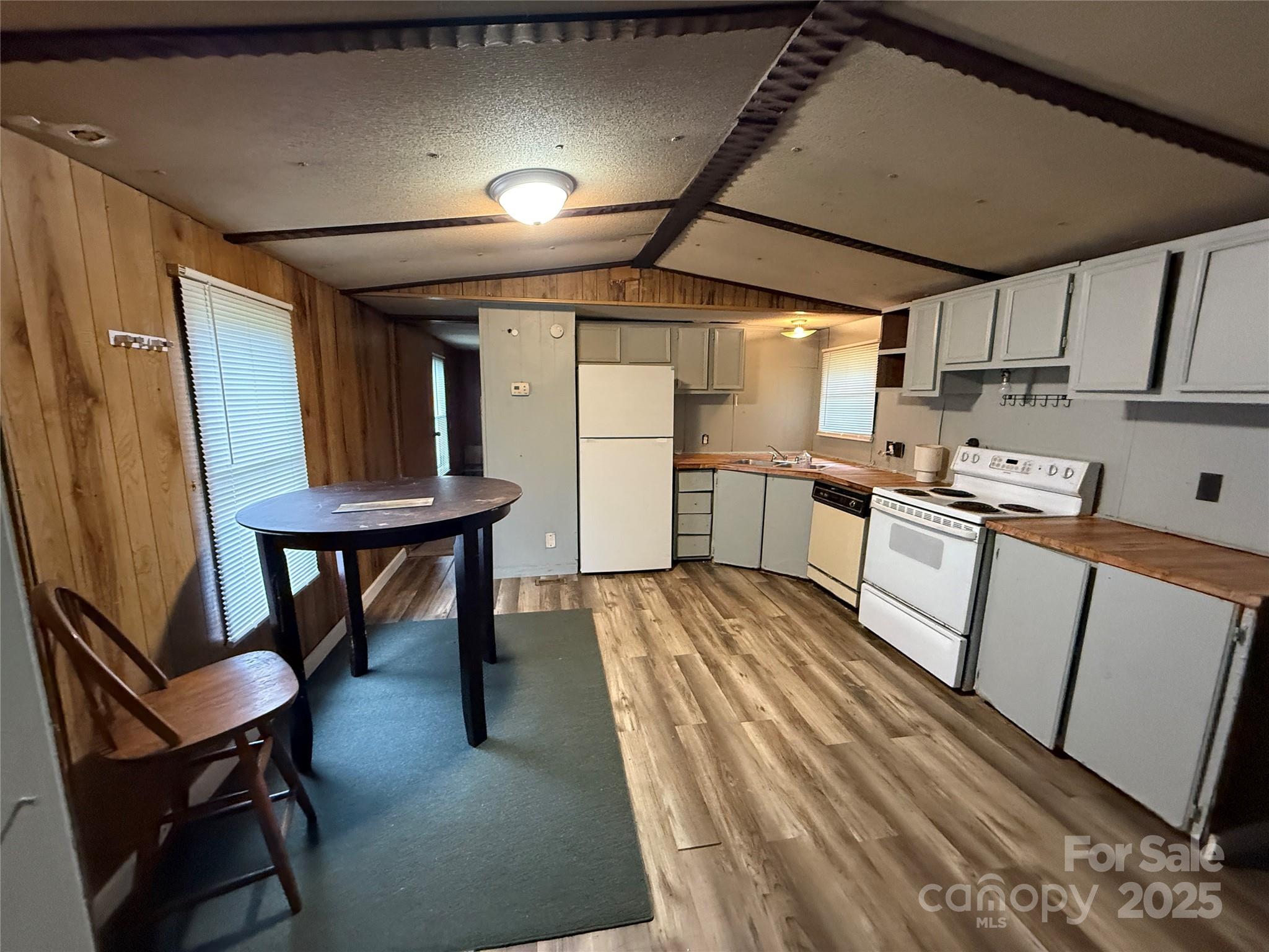 MOSS CREEK - Residential