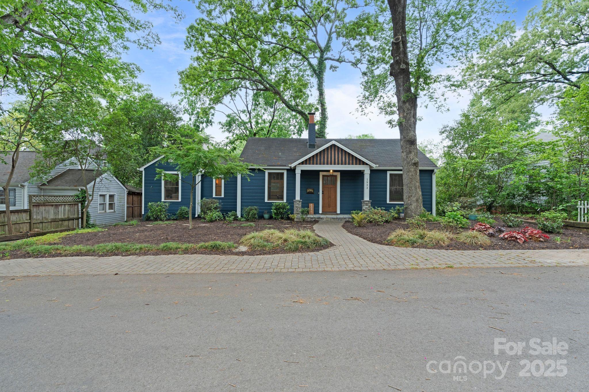 1933 Thurmond Place