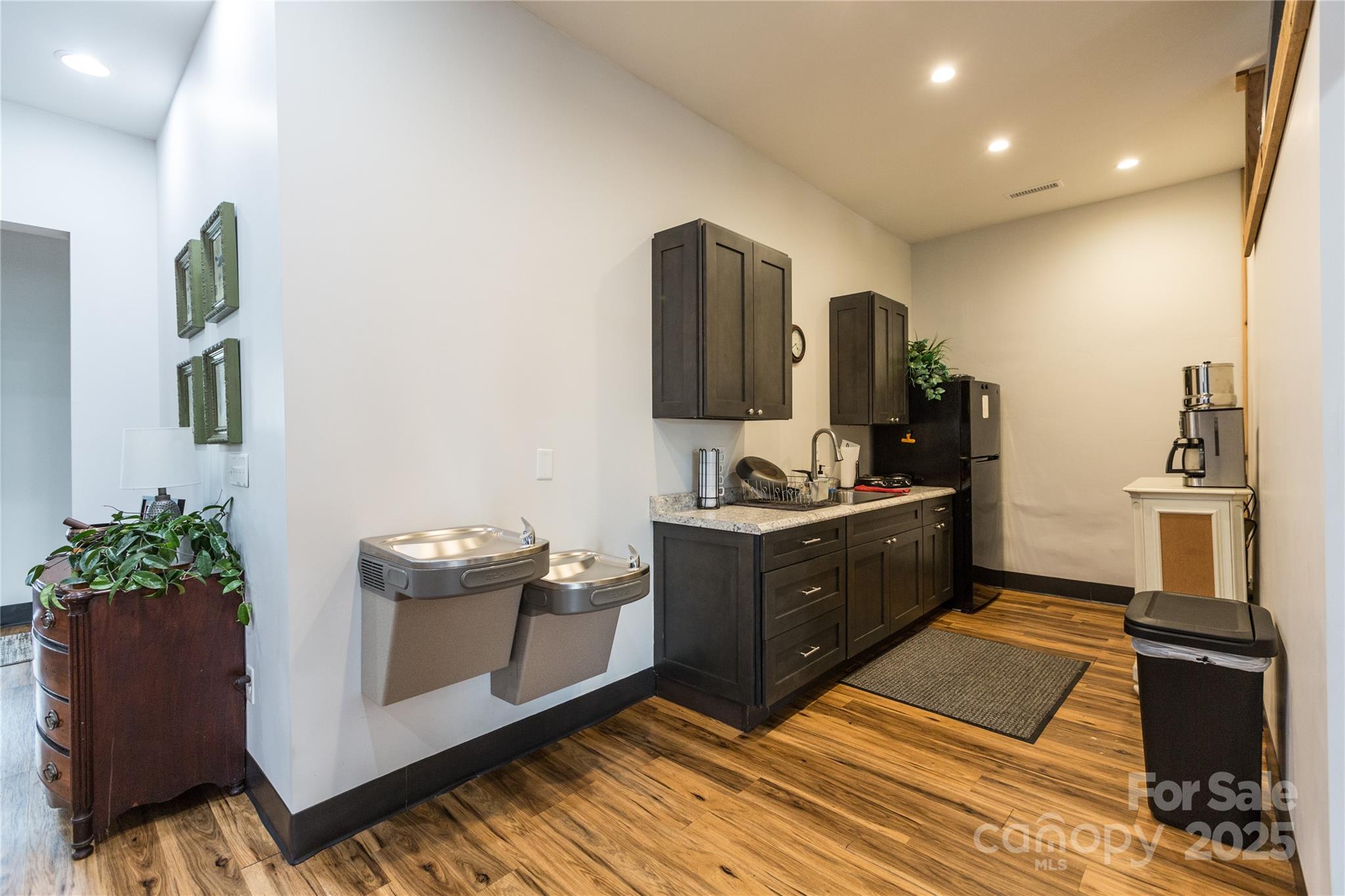 132 W Court Street W