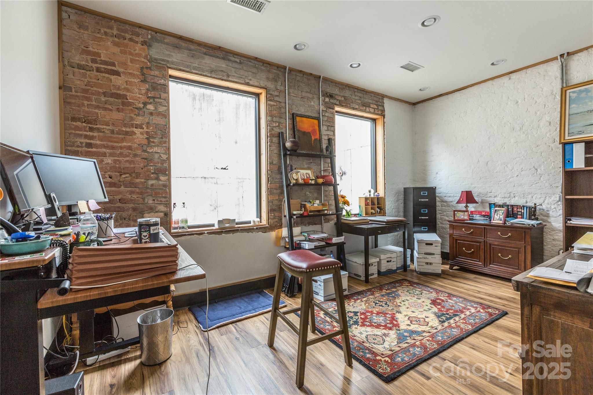 132 W Court Street W