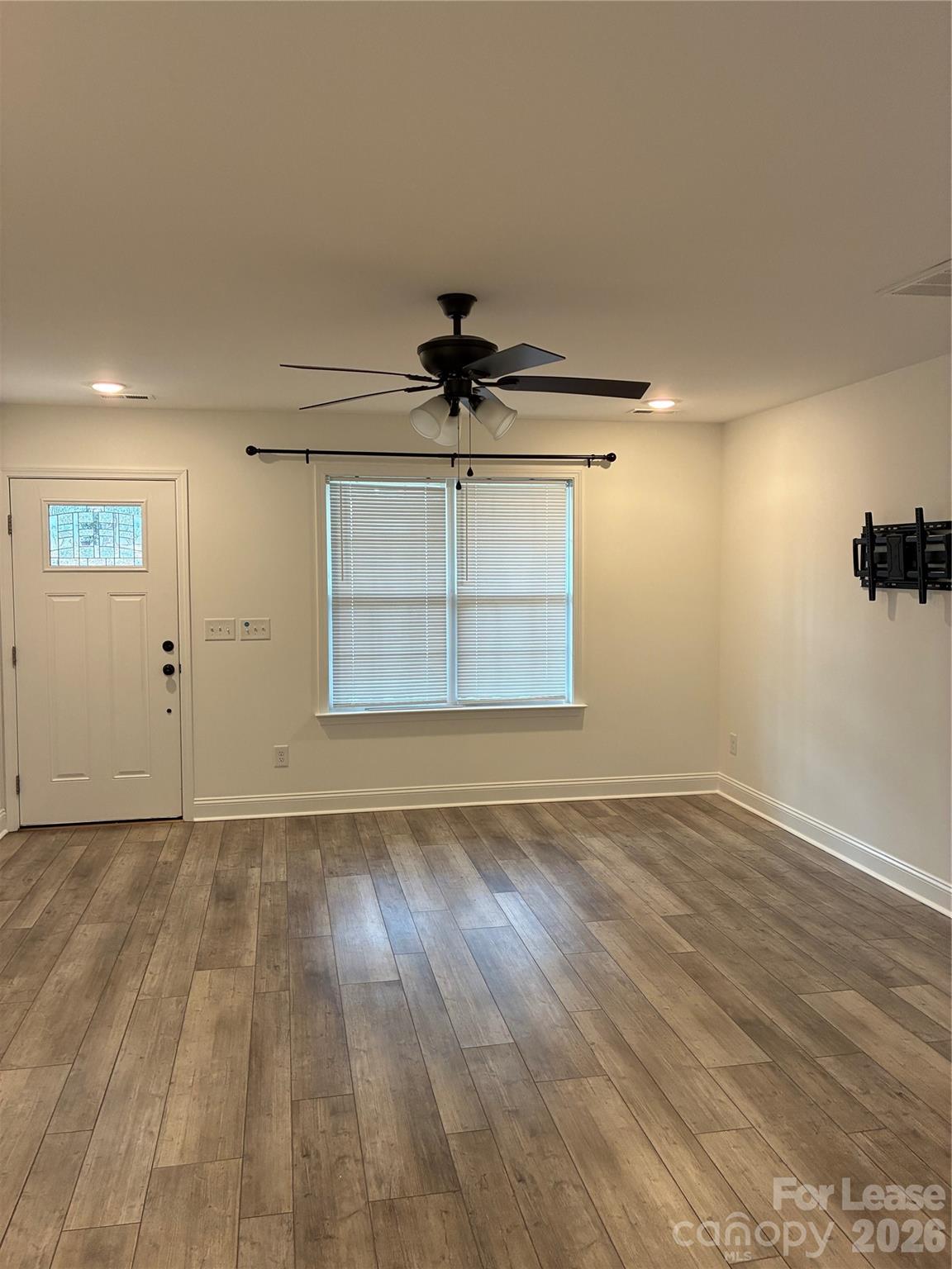 520 Hillandale Street NE