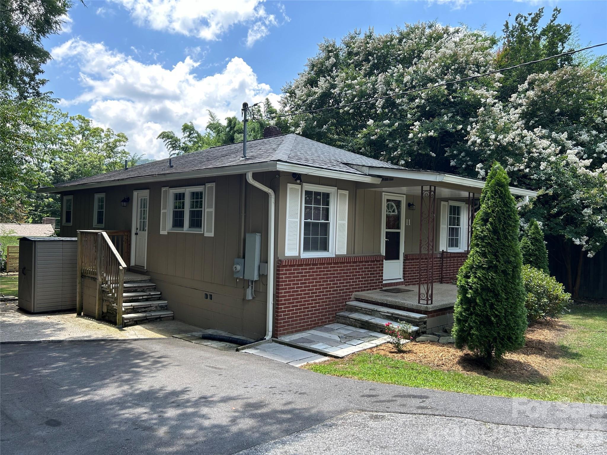 11 Mountain Road